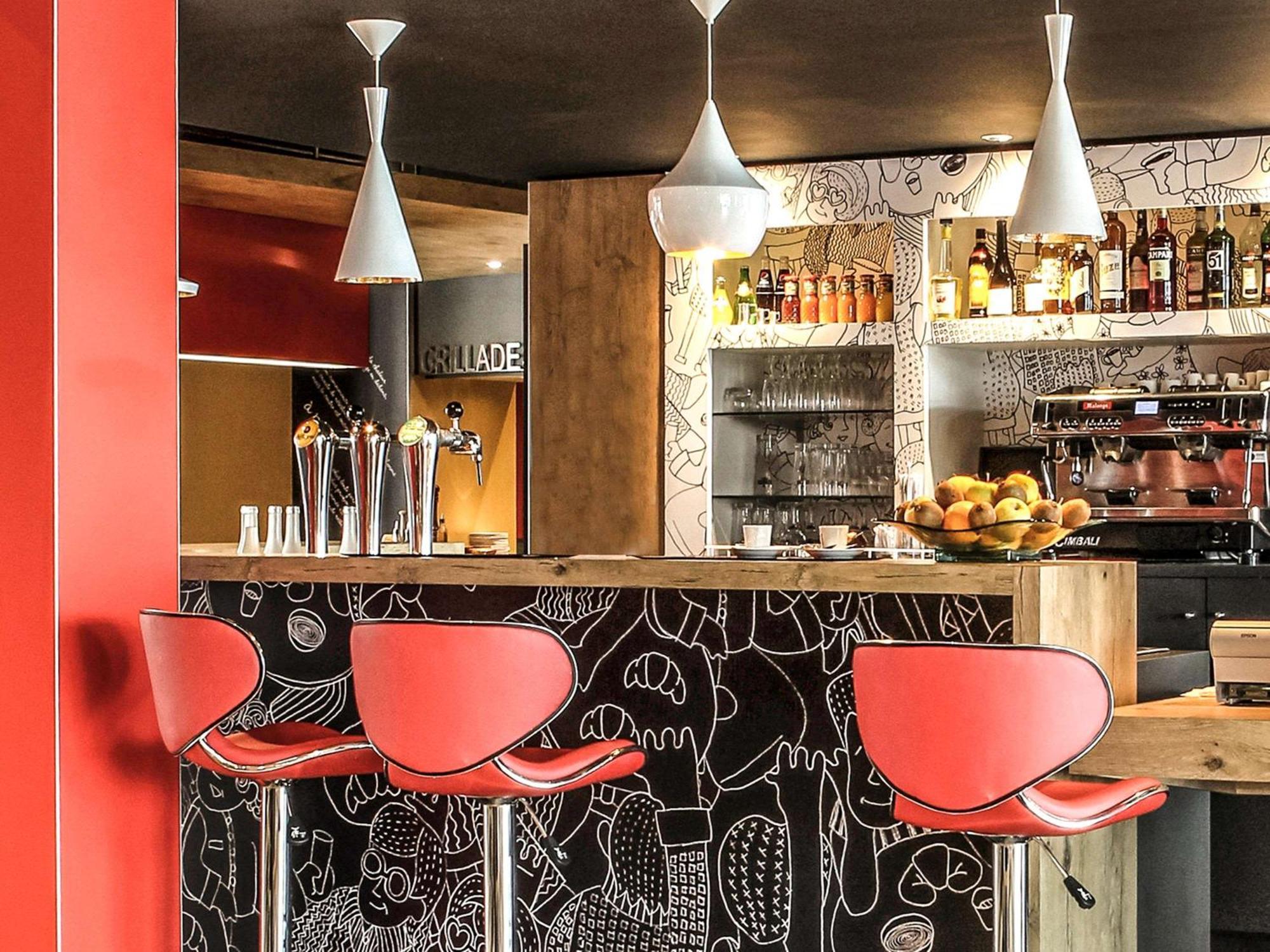 Ibis Saint-Genis-Pouilly Geneve Hotel Exterior foto