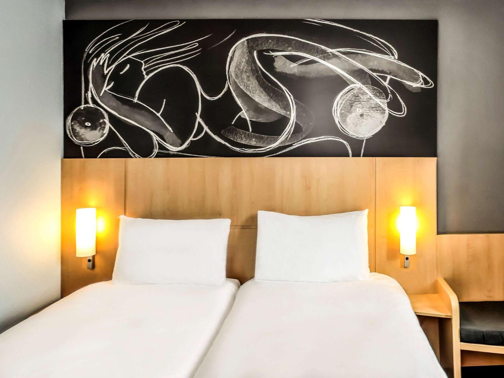 Ibis Saint-Genis-Pouilly Geneve Hotel Exterior foto